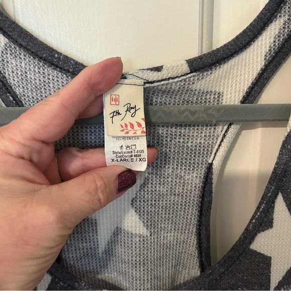 7th Ray Racerback Distressed Gray Ribbed Tank Top with White Stars Sz XL - Picture 4 of 8